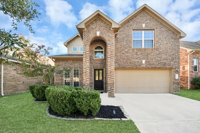 Building Photo - 3115 Lake Dr