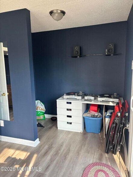 Building Photo - 14-1 Providence Ct