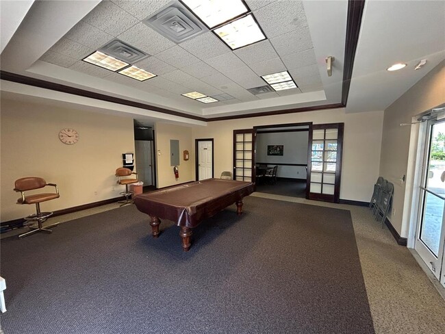 Building Photo - 255 West End Dr