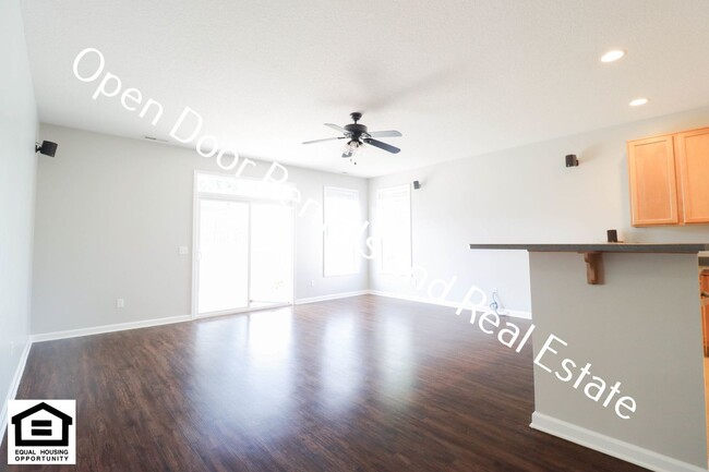 Building Photo - $400 dollars off 1st months rent! 3 bedroo...