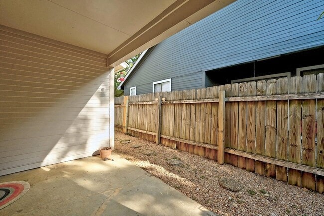 Building Photo - 2503 Howellwood Wy