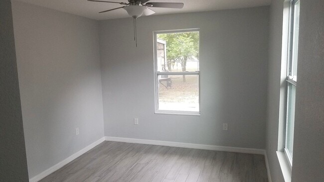 Building Photo - Newly Renovated 3 Bed / 2 Bath Home in Nor...