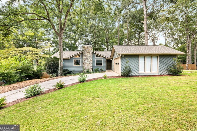 Primary Photo - 2076 Lake Ridge Terrace