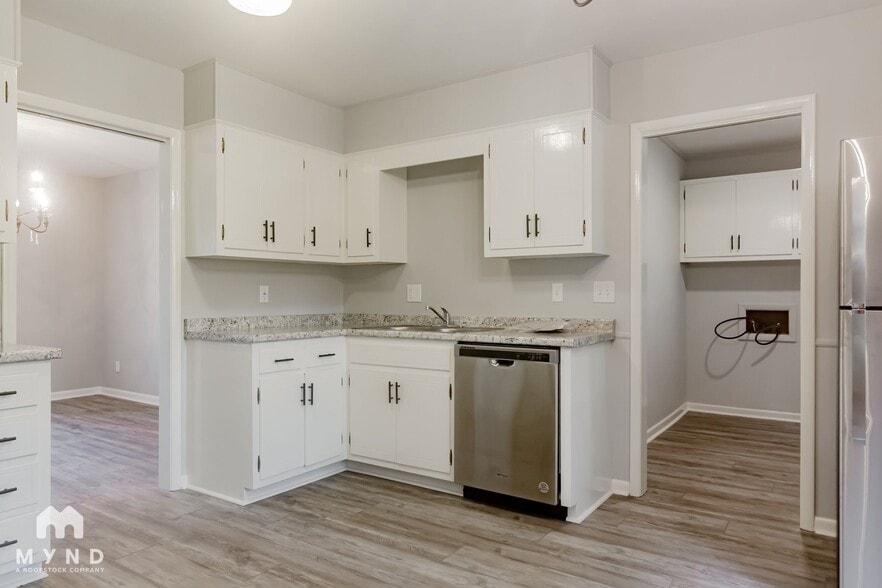 Building Photo - 1305 19th Ave SW