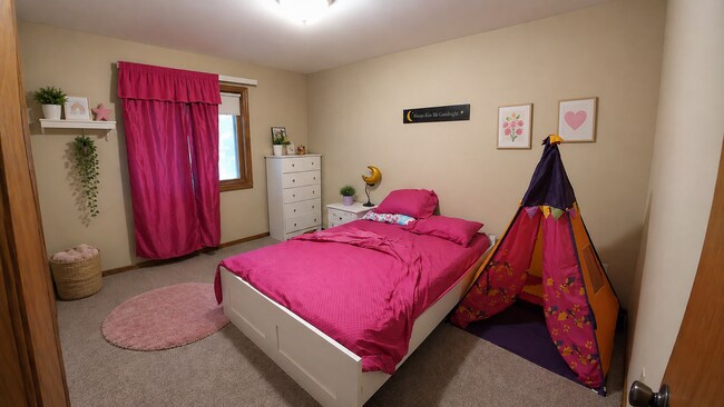 Building Photo - 3 Bedroom 2 Bathroom Single Family Home