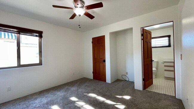 Building Photo - 591 Bluerock Dr