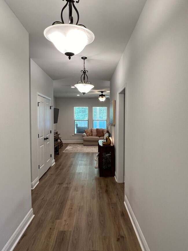 Building Photo - Exceptional 4 Bedroom in Milton