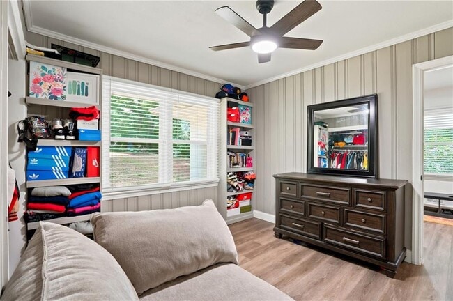 Building Photo - 581 Meadowbrook Dr SE