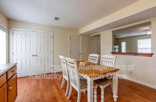 Building Photo - 804 Wabarto Way