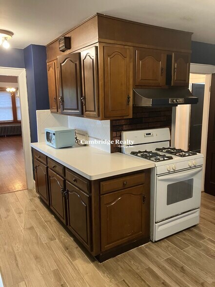 Building Photo - 93 Hillside Rd