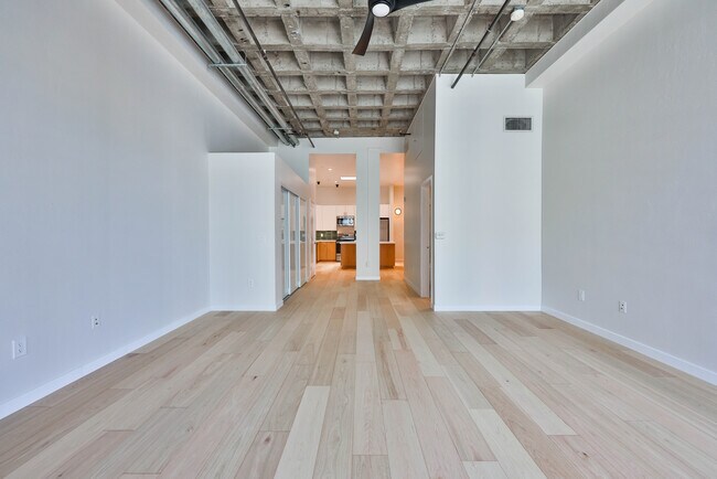 Building Photo - 3211 Fifth Ave