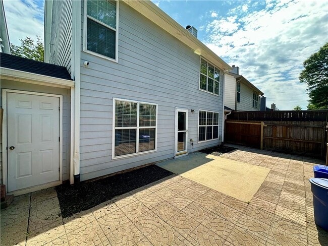 Building Photo - 1401 Gates Cir SE