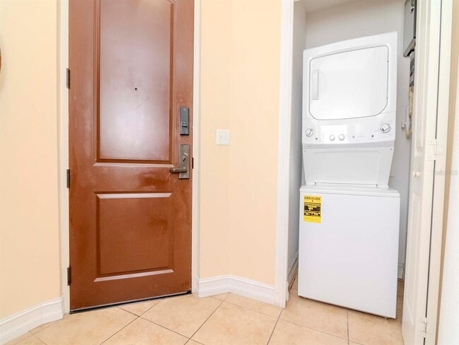 Building Photo - 13941 Clubhouse Dr