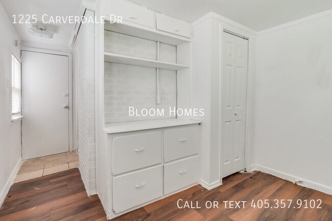 Building Photo - 1225 Carverdale Dr