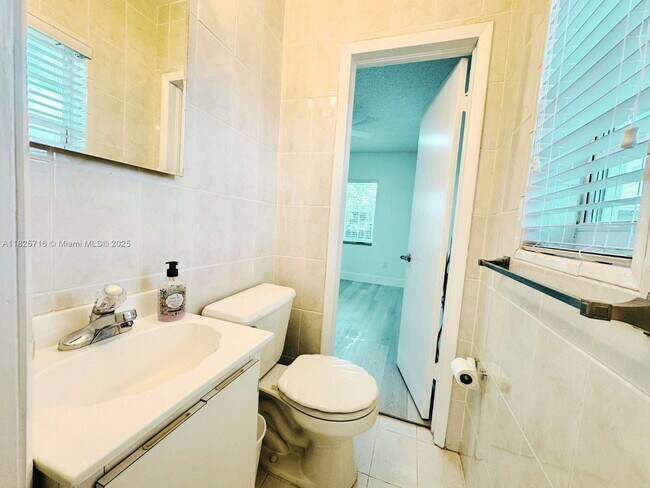 Building Photo - 115 W 37th St