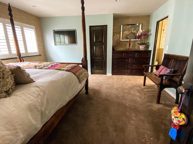 Building Photo - 221 24th St