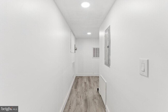 Building Photo - 807 N 42nd St