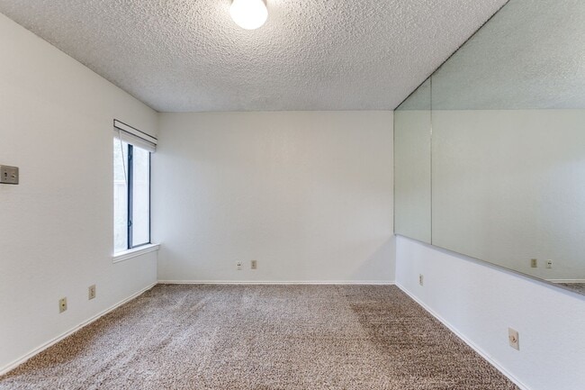 Building Photo - Spacious Backyard & Balcony • 2 Bedroom To...