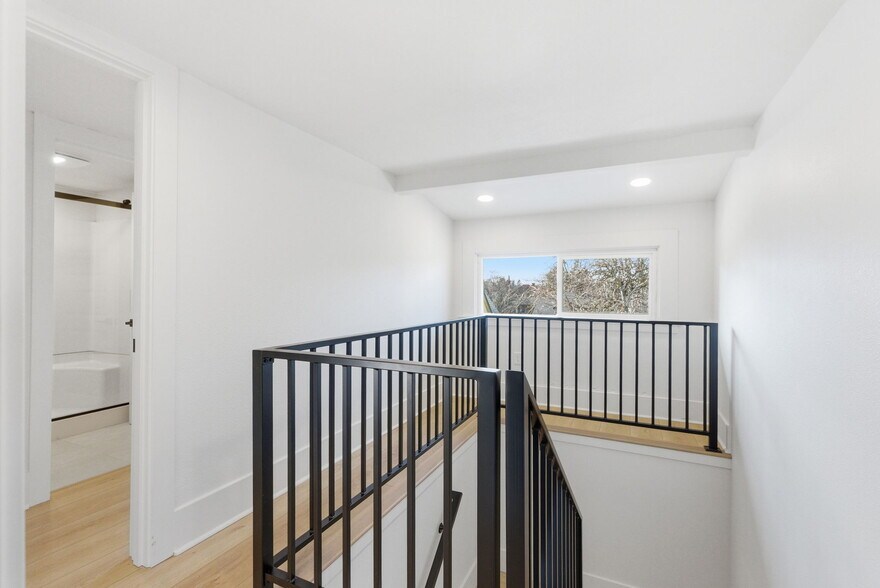 Building Photo - 2945 NE 57th Ave