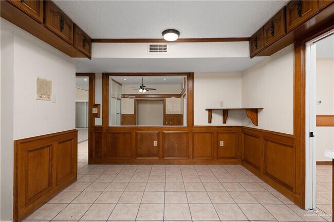 Building Photo - 612 N Ware Rd