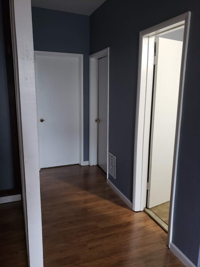 Building Photo - 120 S Graham St