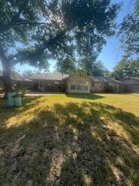 Building Photo - 1526 Rosewood Dr