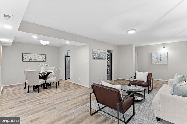 Building Photo - 11808 Breton Ct