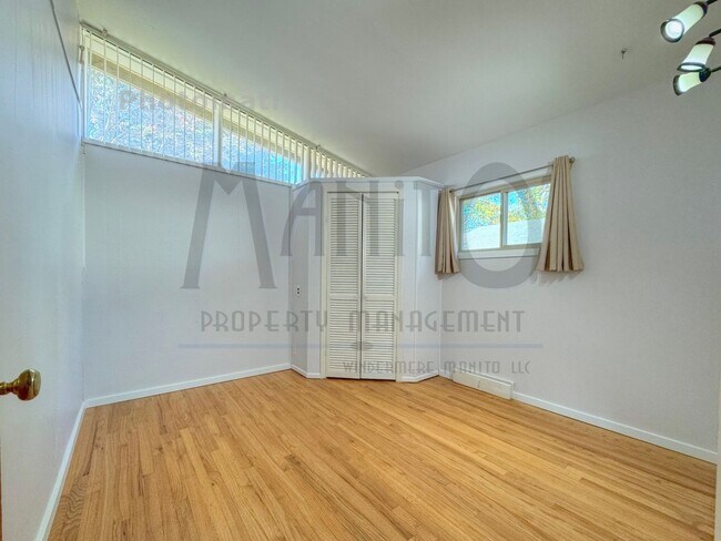Building Photo - Clean & Quiet Northside Home