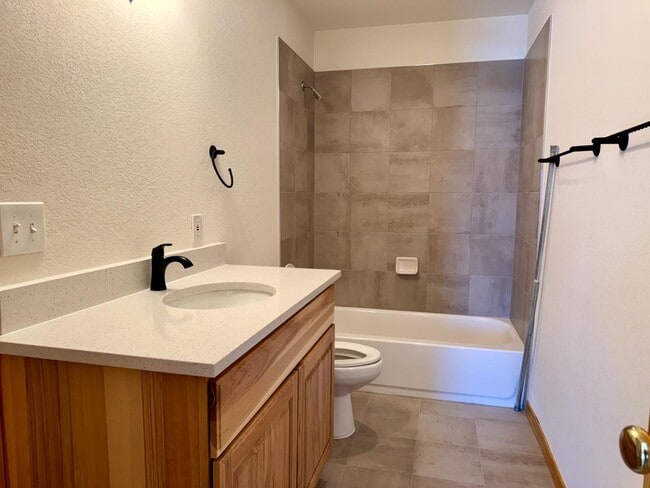 Building Photo - 904 Wapiti Dr