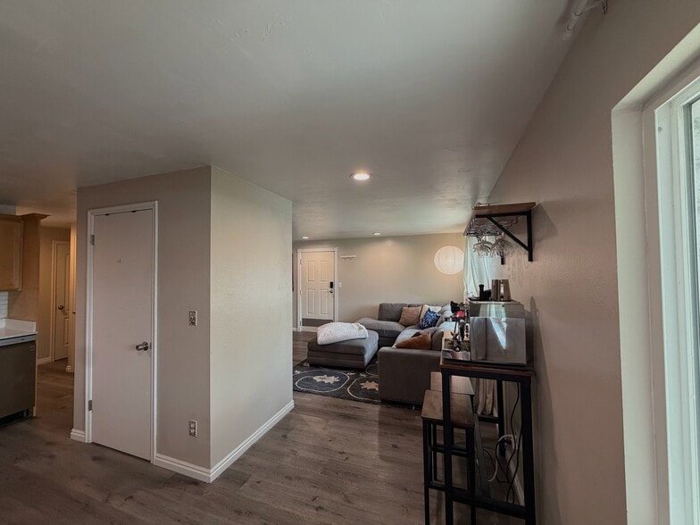 Building Photo - 4538 S 700 E
