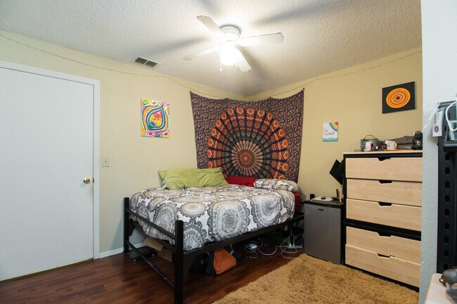 Building Photo - Windsor Park #228