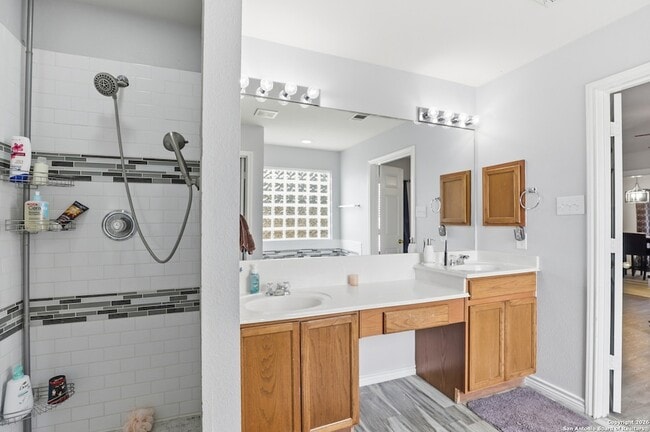 Building Photo - 414 Willow Grove Dr