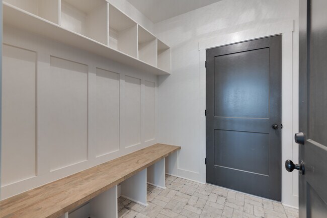 Building Photo - Cahal Ave Unit B