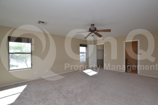 Building Photo - 699 E Springfield Pl