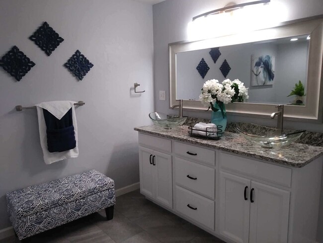 Primary Photo - Gorgeous 3 bedroom, 2 bath