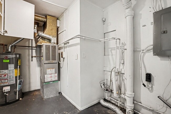 Building Photo - *Use Rently to view this unit and receive $150 off move-in* Cute Remodeled Two Bedroom 1 Bathroom...