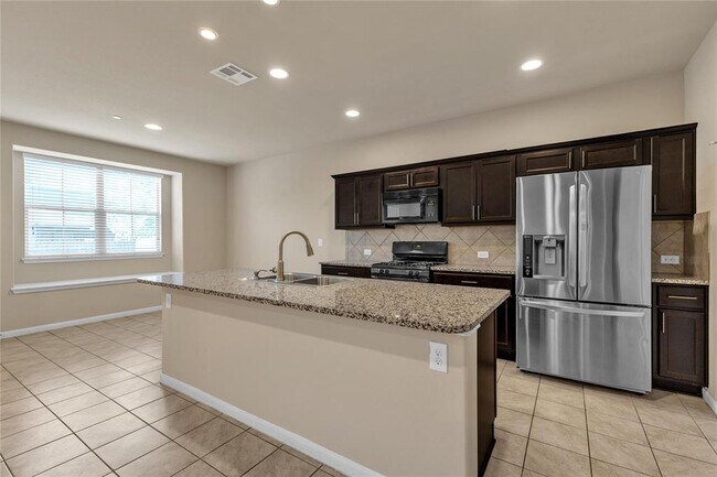 Building Photo - 2880 Donnell Dr