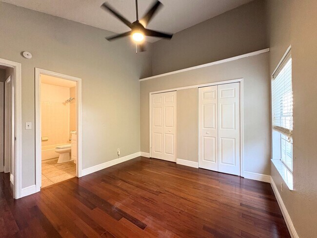 Building Photo - 690 Roaring Dr