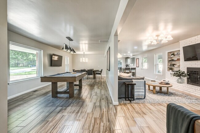 Building Photo - 11 N Pecan Dr