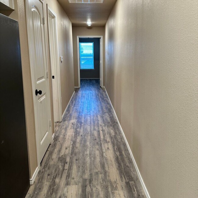 Building Photo - 1103 Preston Trails