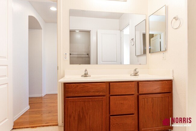 Building Photo - Beautiful Large Home Available Now!