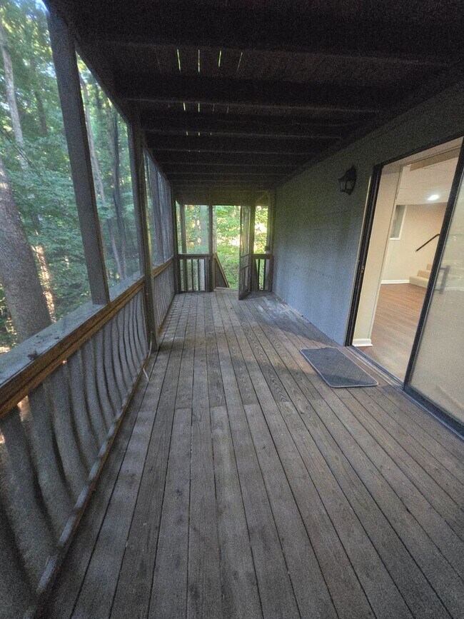 Building Photo - 1569 Colony Park Dr