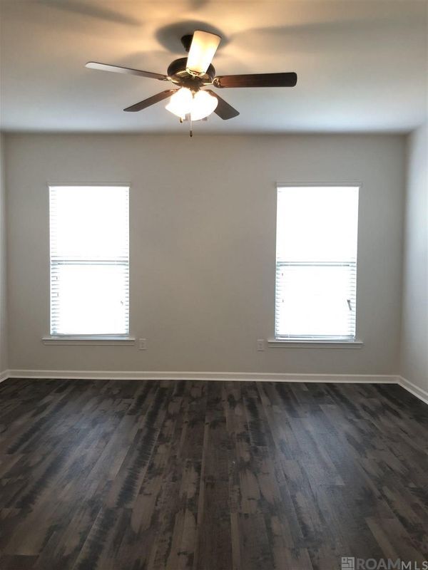 Building Photo - 26612 Parkwood Dr