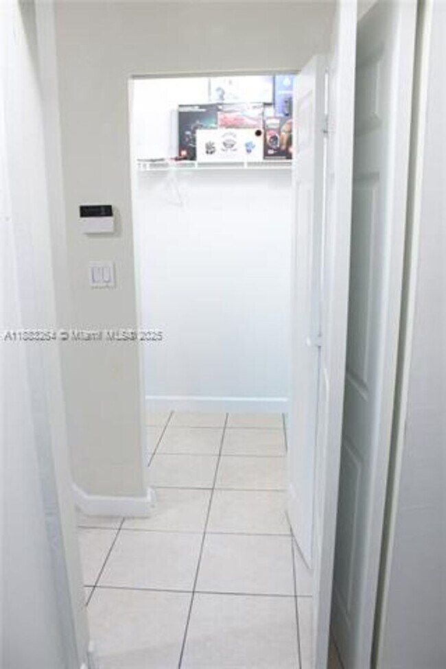 Building Photo - 2106 NE 40th Ave