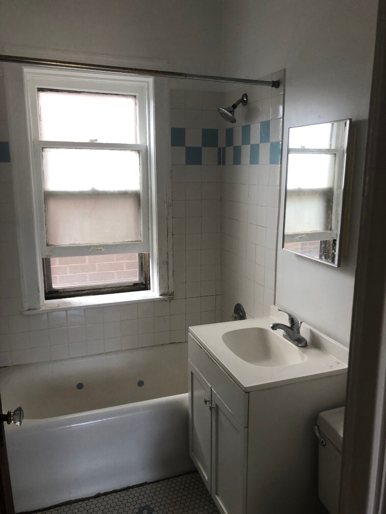 bathroom - 1942 N Whipple St