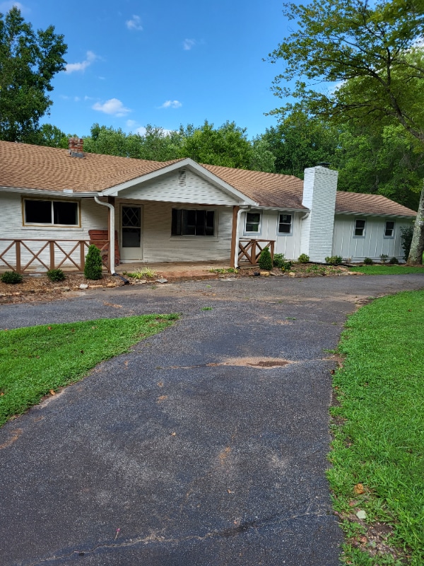 Building Photo - 881 Peniel Rd
