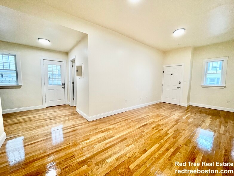 Building Photo - 523 E 3rd St