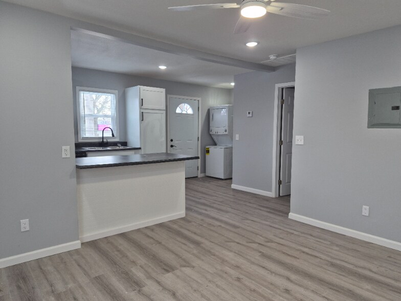 Building Photo - 314 S Rose Hill Rd