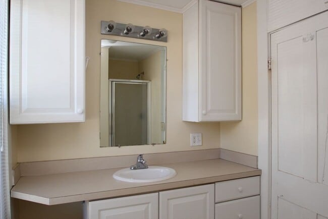 Building Photo - Spacious Renovated Colonial on The Lebanon...
