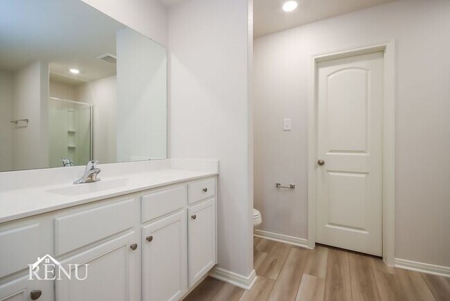 Building Photo - 10414 Sweetwater Creek Dr